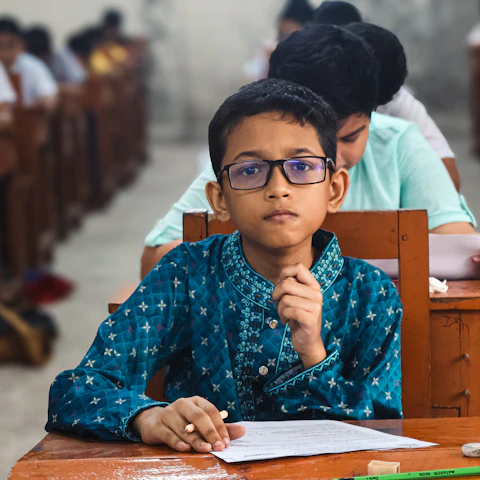 Siswa mengerjakan kuis latihan disertai pembahasan